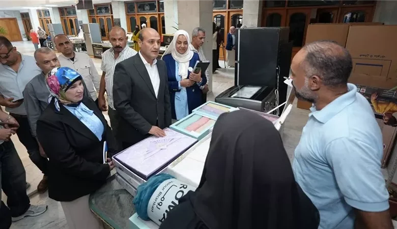 محافظ أسيوط يسلم